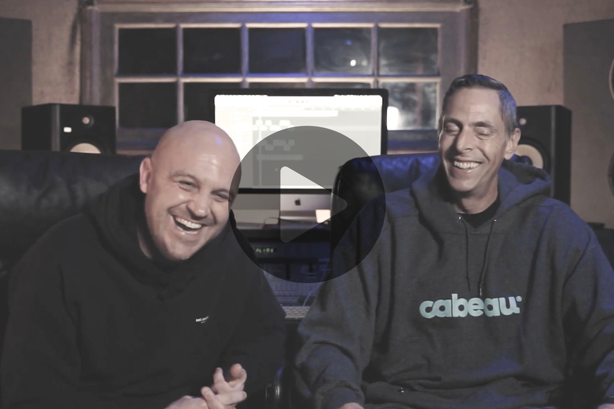 動画を読み込むThe founders of Cabeau Music - David Sternlight and Chris Samba, talk about their love of Afro House music and how that inspired the creation of the music label. They also go on to talk about how the label operates, how many tracks are in the label's catalog, as well as events the label sponsors.
