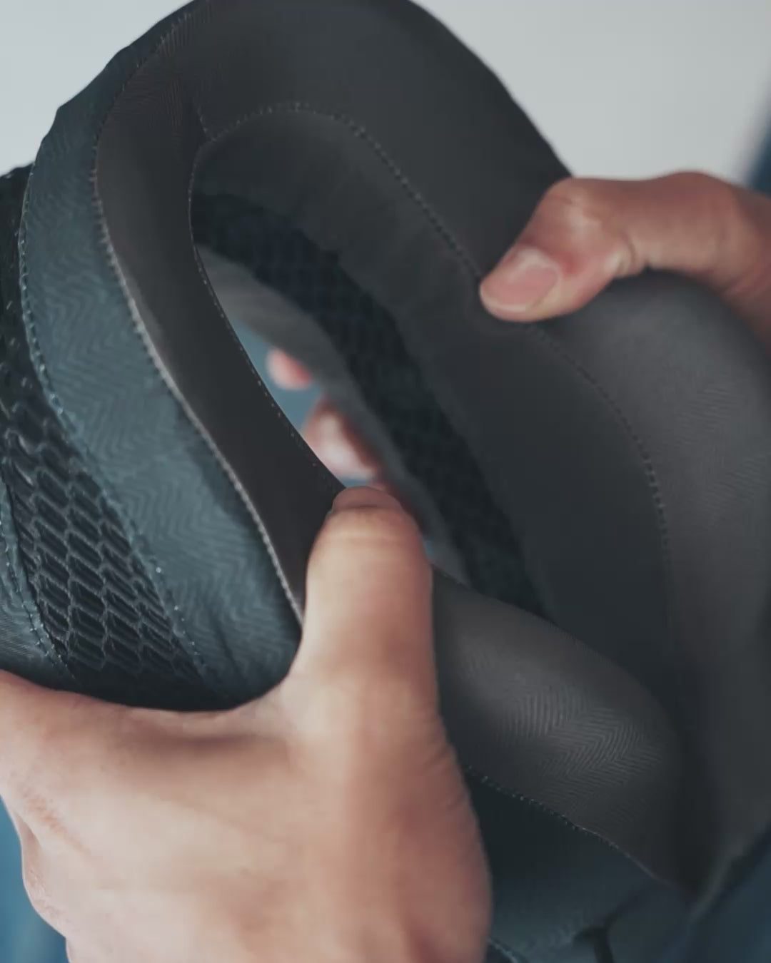 Squeezing memory foam pillow